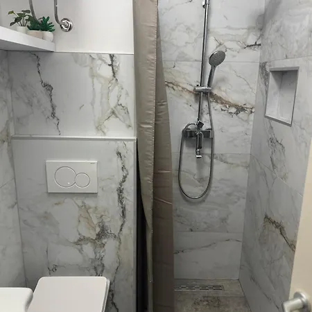 Chill House * Μακάρσκα